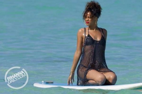 slikken scheiden Slechte factor Rihanna Wears Black Thong Bikini On Hawaii Beach - By Her Own Rules