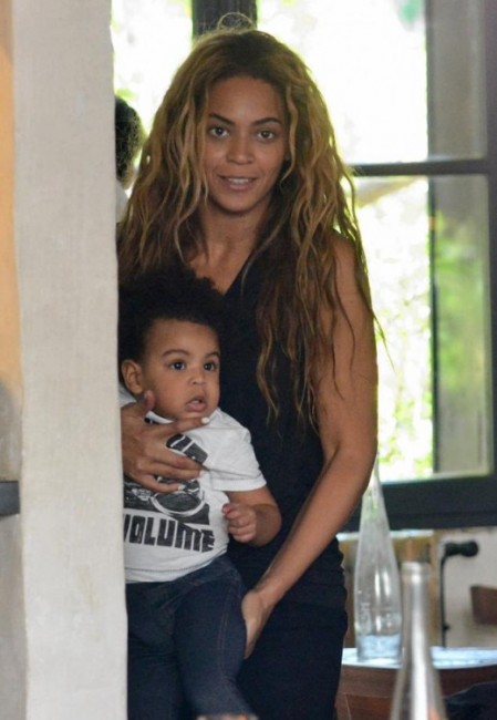 Petition Against Beyonce Jay Z To Comb Blue Ivy S Hair