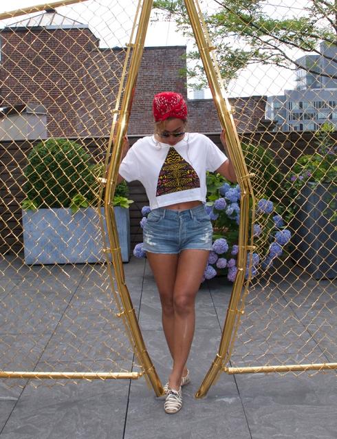 Beyonce_In_Denim_Shorts_Crop_Tee_Instagram