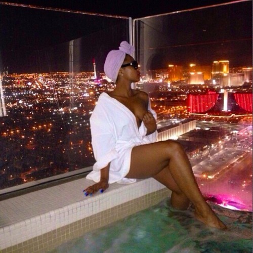 Ashanti Shows Off Sexy Bikini Body In Vegas Pool Photos